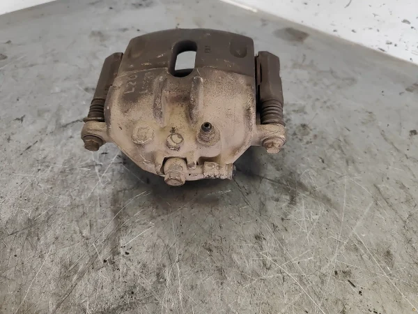 Pinza de freno delantera derecha