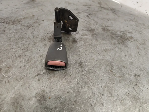 Enganche cinturon trasero izquierdo volvo v40 familiar