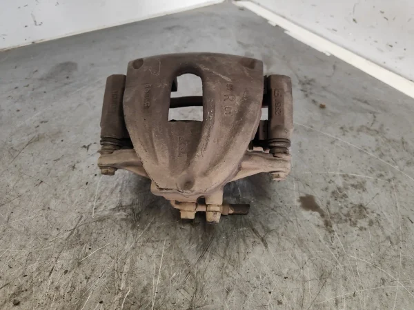 Pinza de freno delantera derecha