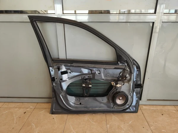 Puerta delantera izquierda mercedes-benz clase e (bm 211) berlina - Imagen 3