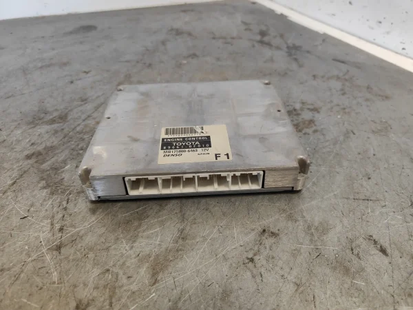 Centralita motor uce   896610f010