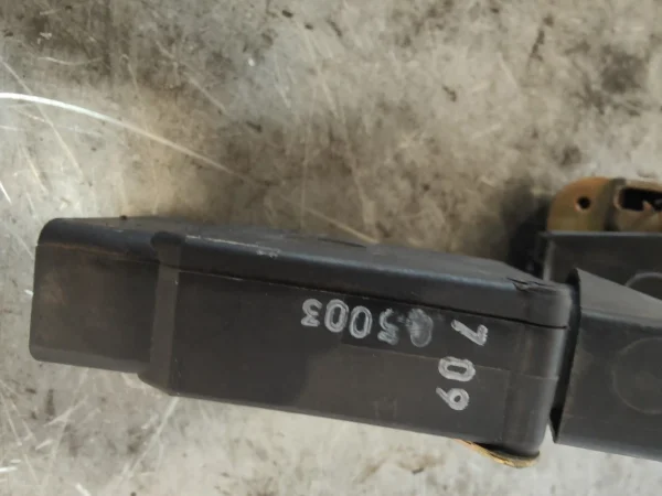 Cerradura puerta delantera derecha volvo v40 familiar - Imagen 2