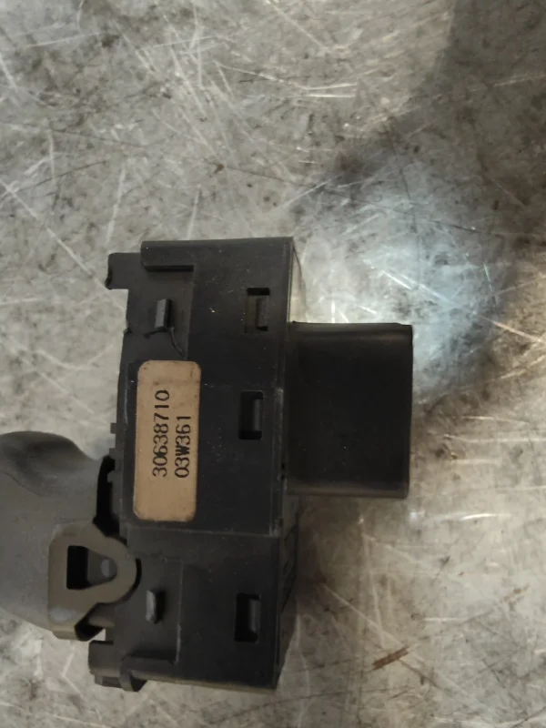 Mando elevalunas trasero derecho volvo v40 familiar 30638710 - Imagen 3