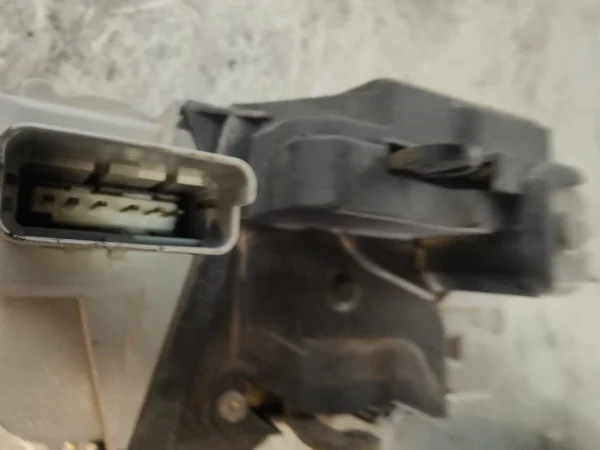 Cerradura puerta delantera derecha - Imagen 4