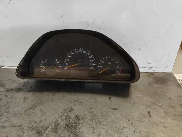 Cuadro instrumentos mercedes-benz clase e (bm 210) berlina a2105405448