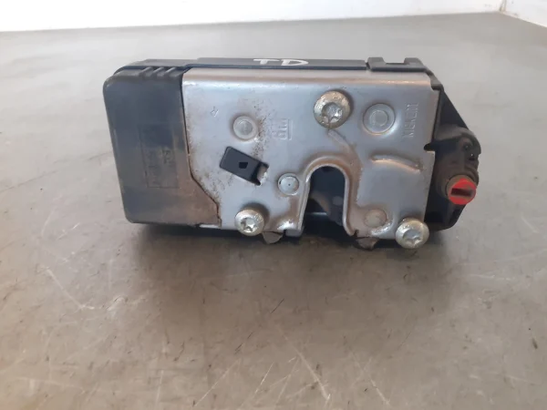Cerradura puerta trasera derecha opel zafira a 24414135 - Imagen 3