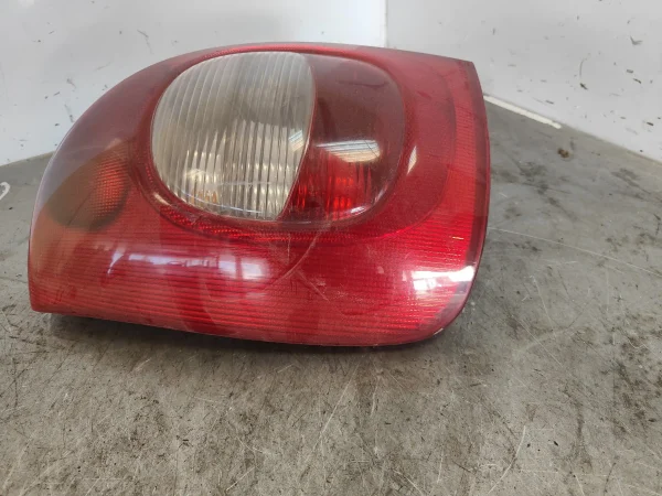 Piloto trasero izquierdo   9631564080