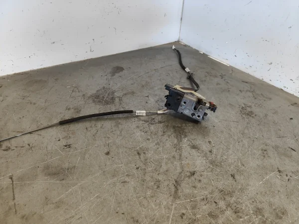 Cerradura puerta trasera derecha   9685351780