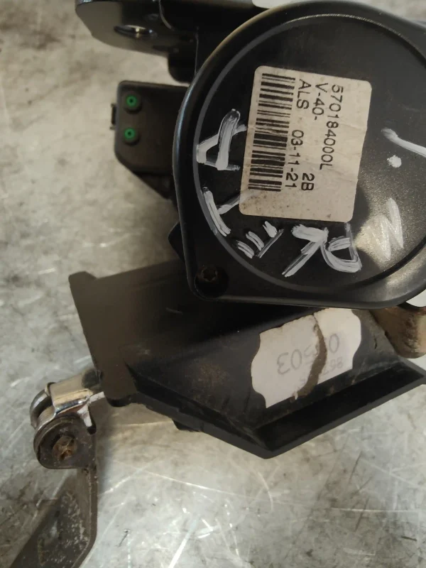 Cinturon seguridad trasero central volvo v40 familiar 570184000 - Imagen 3
