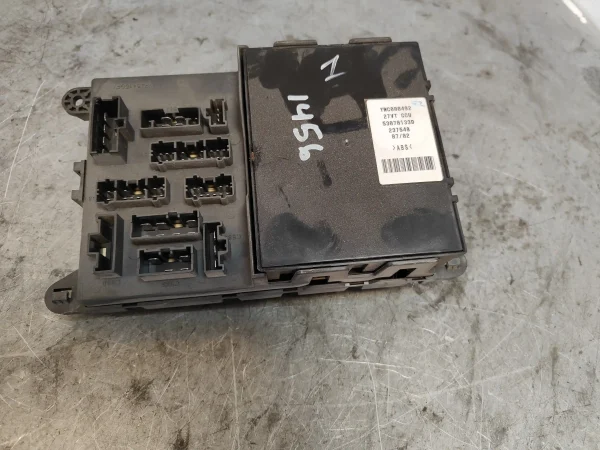 Caja reles / fusibles   53070133d