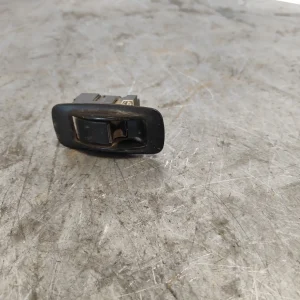 Mando elevalunas trasero izquierdo   848100f010