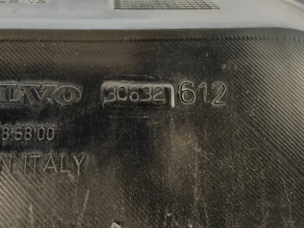Piloto trasero central volvo v40 familiar 30623612 - Imagen 4