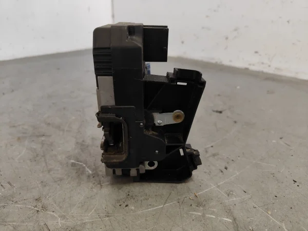 Cerradura puerta trasera izquierda renault trafic ii furgón 8200282303 - Imagen 2