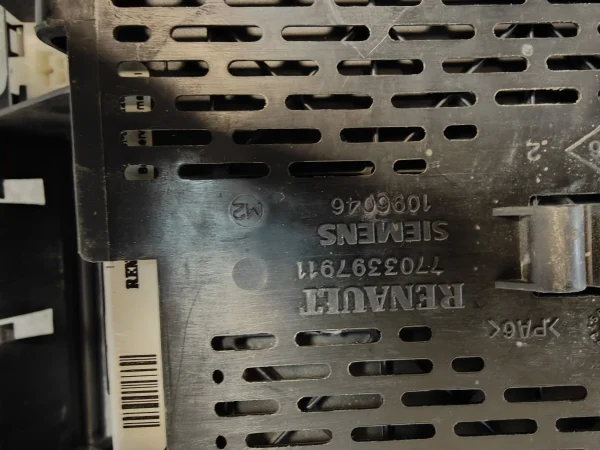 Caja reles / fusibles renault megane i scenic (ja0) 7702397929 - Imagen 2