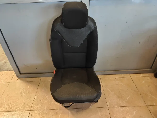 Asiento delantero izquierdo