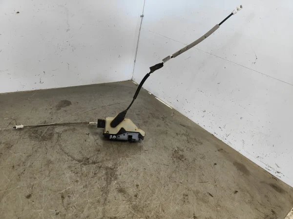 Cerradura puerta delantera derecha   9685351480