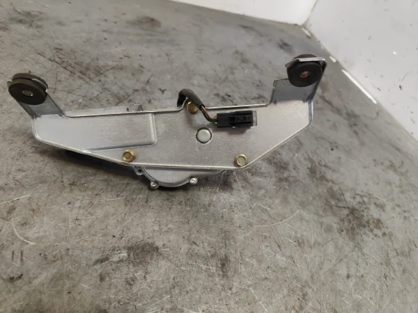 Motor limpia trasero volvo v40 familiar 03902015298 - Imagen 3