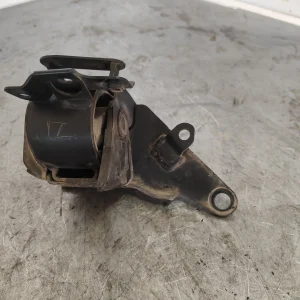 Soporte motor izquierdo