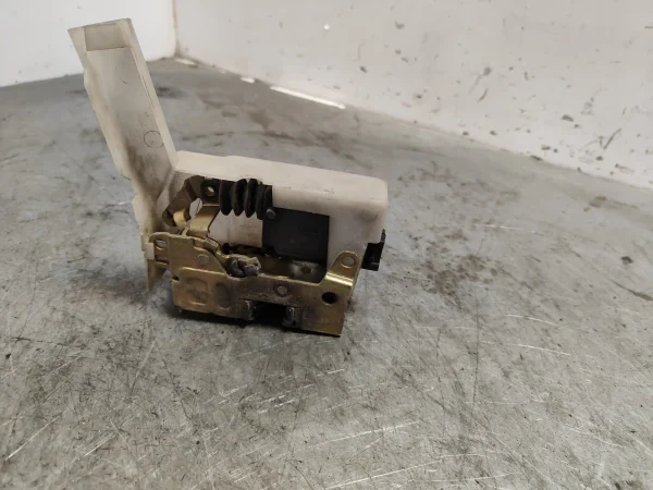 Cerradura puerta trasera izquierda renault megane i scenic (ja0)