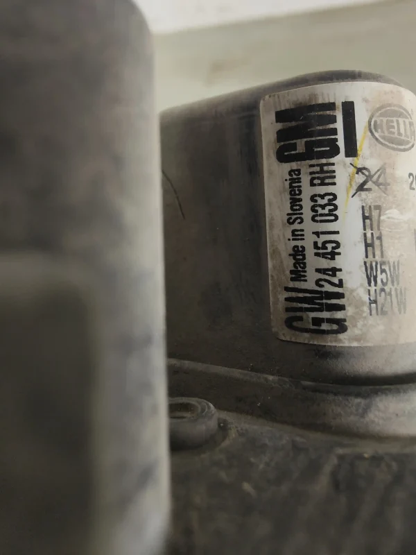 Faro derecho opel astra h berlina - Imagen 6
