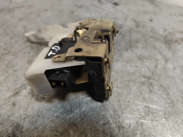 Cerradura puerta trasera derecha renault megane i scenic (ja0) - Imagen 2