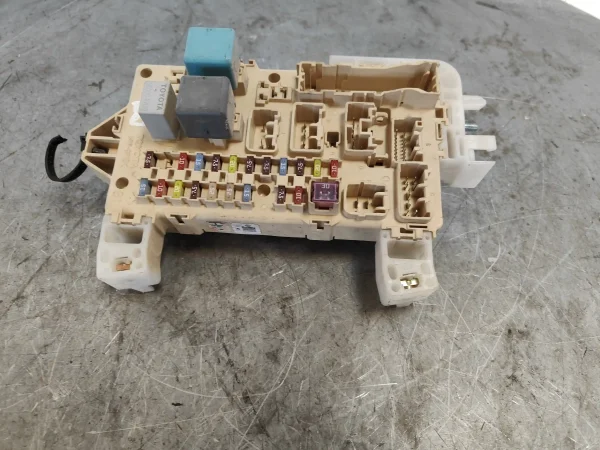 Caja reles / fusibles   892210f010