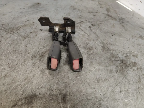 Enganche cinturon trasero derecho volvo v40 familiar
