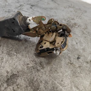Cerradura puerta trasera izquierda volvo v40 familiar