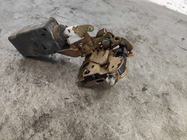 Cerradura puerta trasera izquierda volvo v40 familiar
