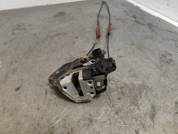 Cerradura puerta trasera izquierda