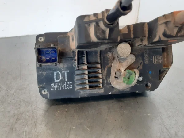 Cerradura puerta trasera derecha opel zafira a 24414135 - Imagen 3
