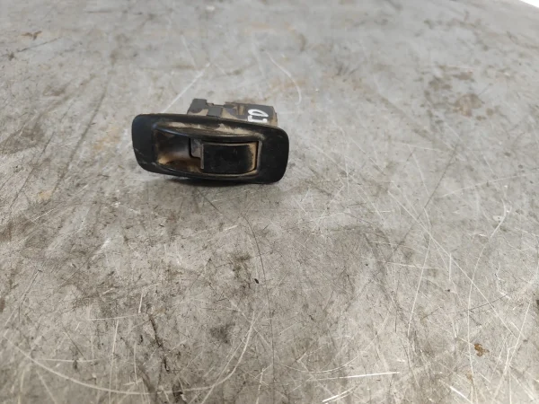 Mando elevalunas trasero derecho   848100f010