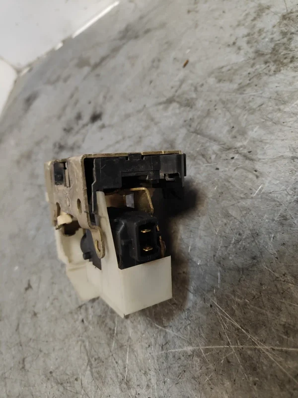 Cerradura puerta delantera derecha renault megane i scenic (ja0) - Imagen 2