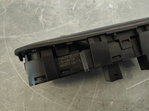 Mando elevalunas delantero izquierdo citroen c4 picasso 96639383zd - Imagen 2