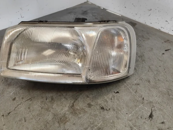 Faro izquierdo   89005520