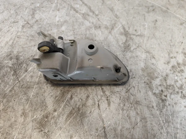 Maneta interior delantera derecha renault kangoo i (f/kc0) 8200247803 - Imagen 3