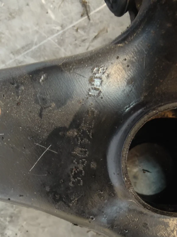 Brazo suspension delantero derecho volvo v40 familiar - Imagen 2
