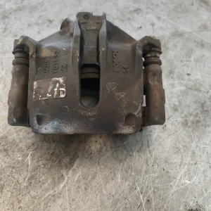 Pinza de freno delantera derecha