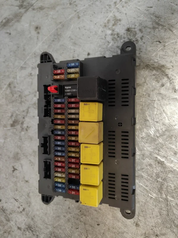 Caja reles / fusibles   53070133d - Imagen 2