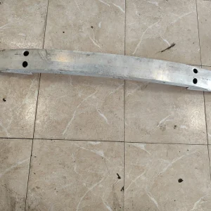 Refuerzo paragolpes delantero