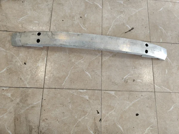 Refuerzo paragolpes delantero