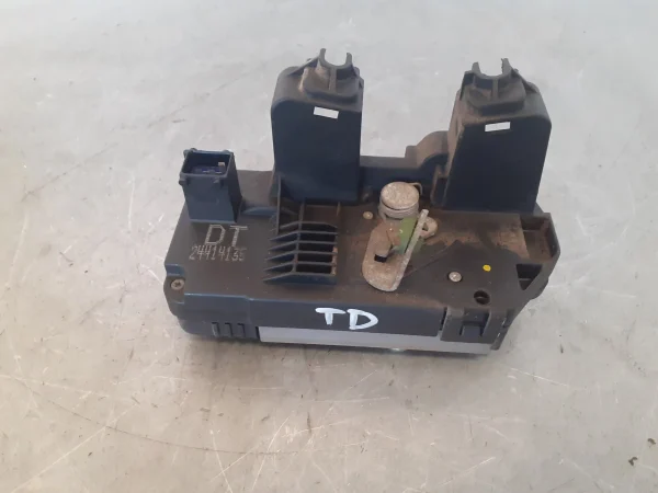 Cerradura puerta trasera derecha opel zafira a 24414135
