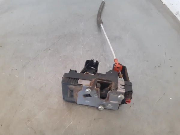 Cerradura puerta trasera izquierda opel zafira a 24414134 - Imagen 3