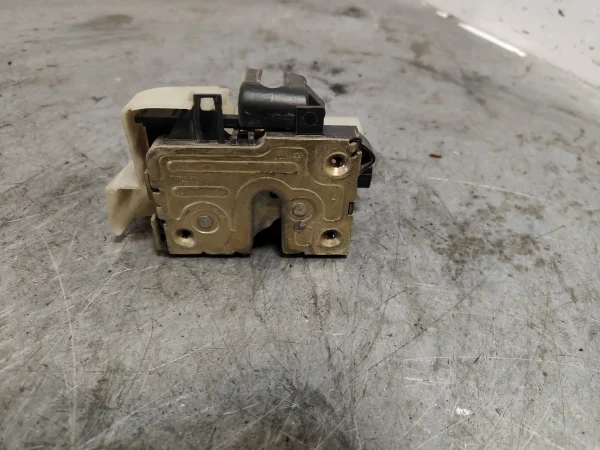 Cerradura puerta delantera derecha renault megane i scenic (ja0)