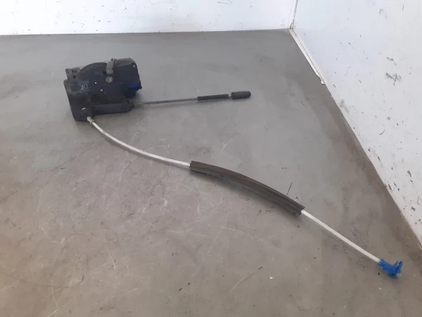 Cerradura puerta delantera derecha opel zafira a 24414117