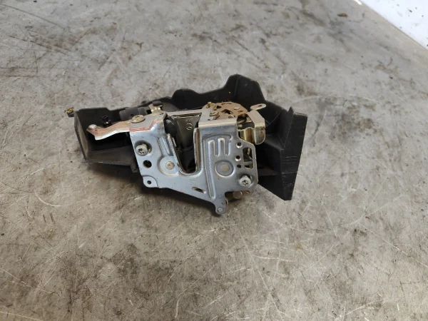 Cerradura puerta trasera derecha mercedes-benz clase e (bm 210) berlina