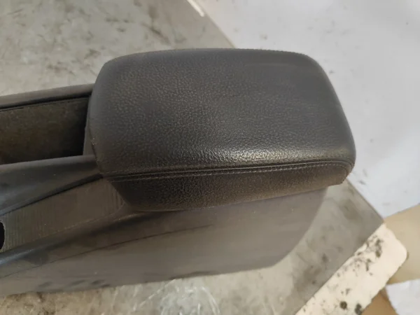 Apoyabrazos central volvo v40 familiar - Imagen 4