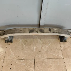 Refuerzo paragolpes delantero