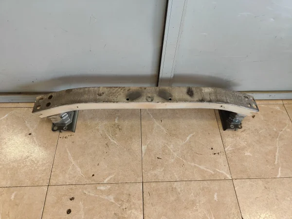 Refuerzo paragolpes delantero