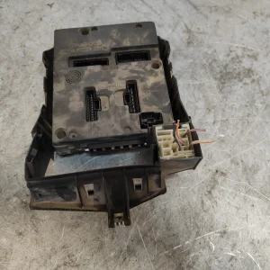 Caja reles / fusibles renault megane i scenic (ja0) 7702397929